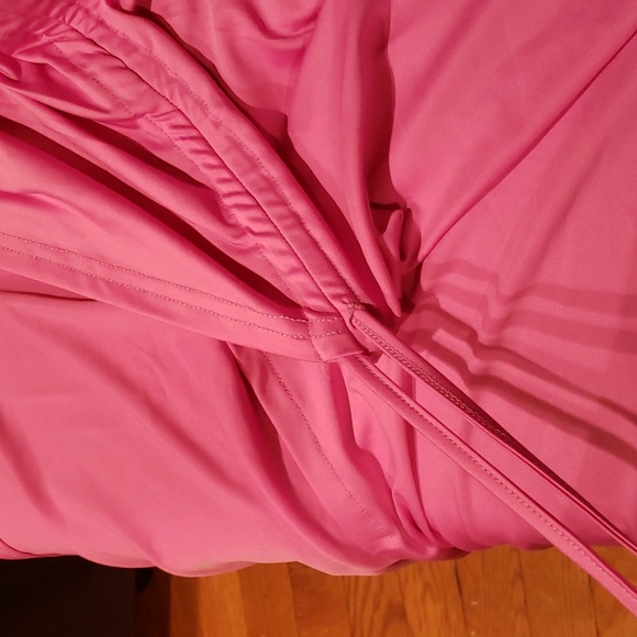 Woman's dress - Picture 4 of 5